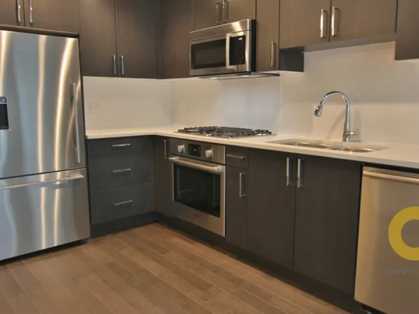 1708 Ontario St #504, Vancouver, BC V5T 0J7