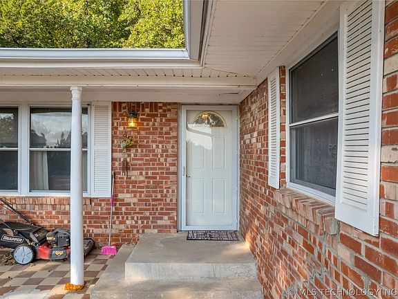 3rd image of 2428 W Lakeshore Dr #74020