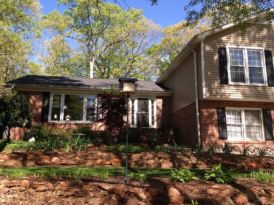 1st image of 121 E Woodburn Dr