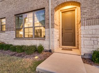 550 Cobblestone Ln, Irving, TX 75039