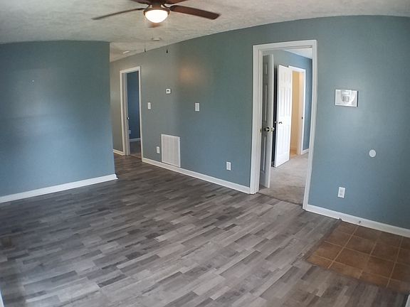 3rd image of 929 Radford Pl