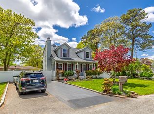 26 Arpage Dr E, Shirley, NY 11967