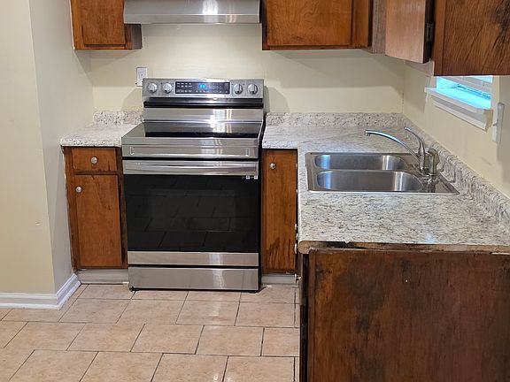 5th image of 2106 Auburn St