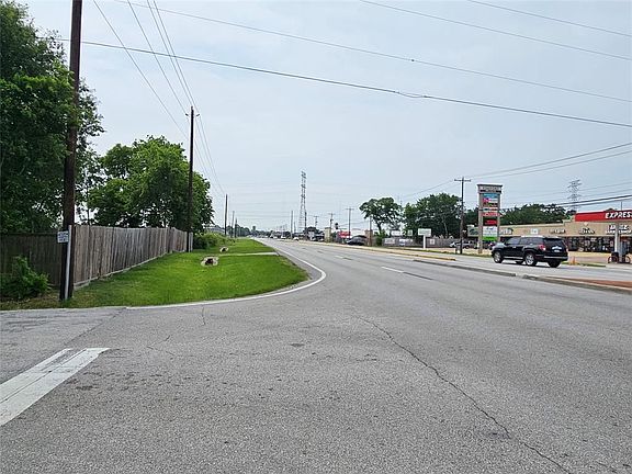 4th image of 714 Bull Ln
