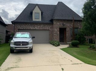 136 Heathwood Dr, Broussard, LA 70518