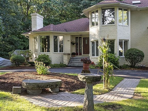 4th image of 16 Fox Run Ln