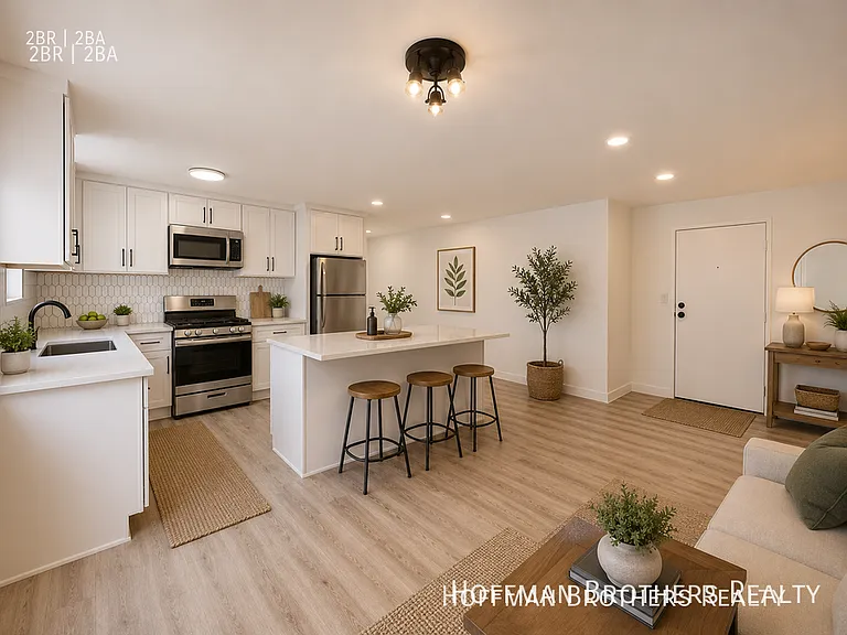 5440 Carlton Way #103 — Photo 2