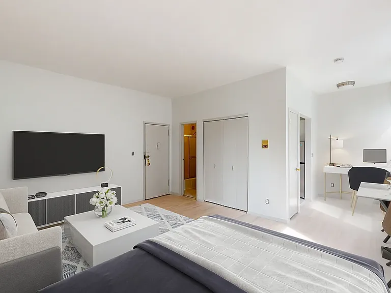 201 W 14th St #5C — Photo 2