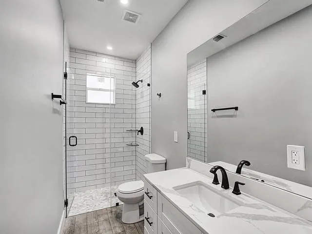 724 SW 9th St — Photo 6