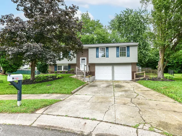 317 Heritage Ct, Fishers, IN 46038