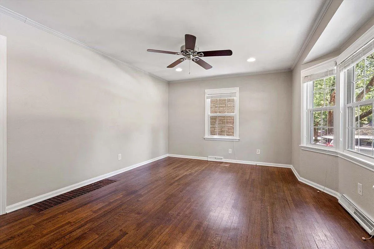 4935 Rosewood Dr — Photo 4