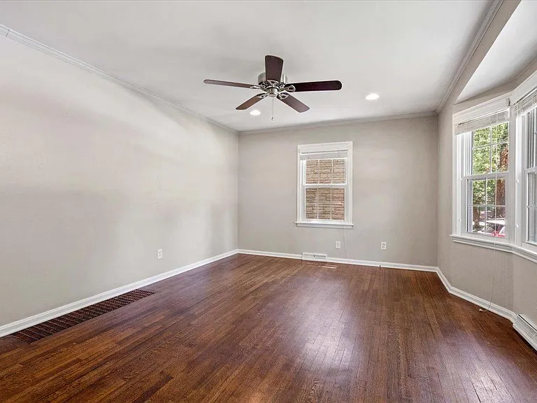 4935 Rosewood Dr — Photo 4