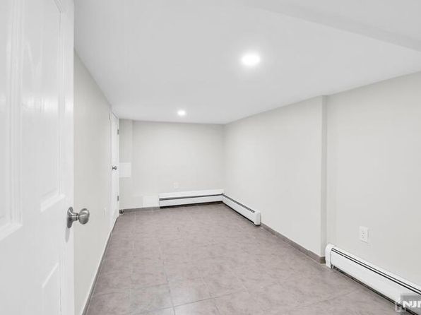 jersey-city-new-jersey-38908474 picture