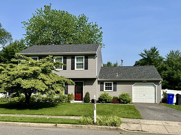 2nd image of 205 Smokerise Ln