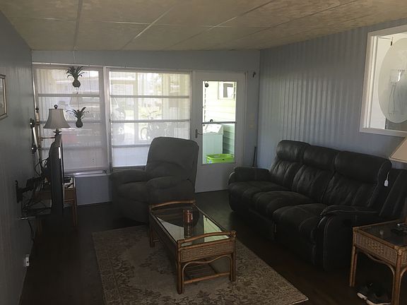 3rd image of 3904 Areca Dr