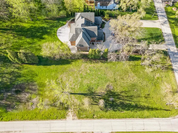 7703 Hamilton Ave, Burr Ridge, IL 60527