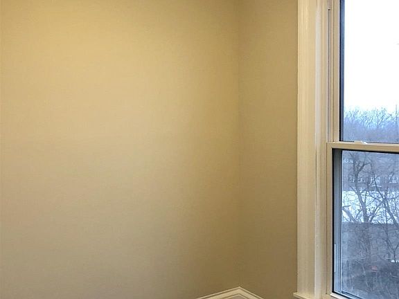 4th image of 9 Grant St