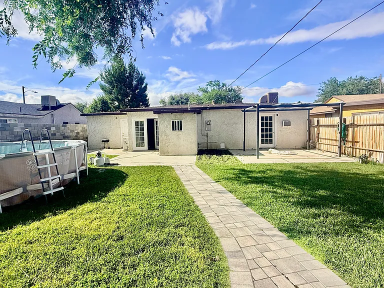 1127 W Norberry St — Photo 11