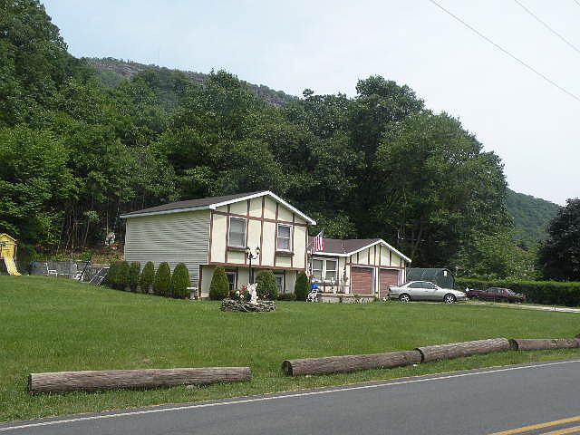 2nd image of 902 Coxton Rd