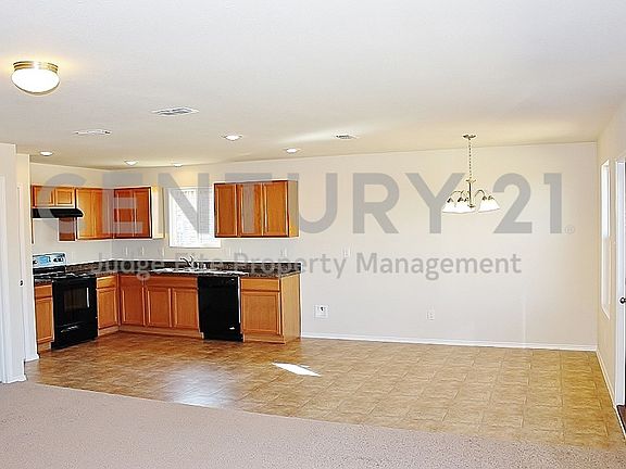 4th image of 1231 Foxglove Ln