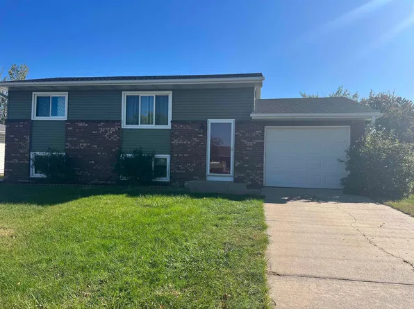 117 Applewood Dr, Norfolk, NE 68701