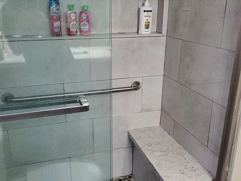 Guest Full Bathroom