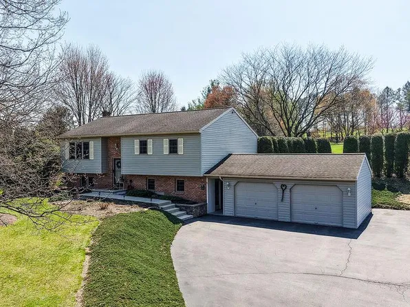1111 Easter St, Mohrsville, PA 19541