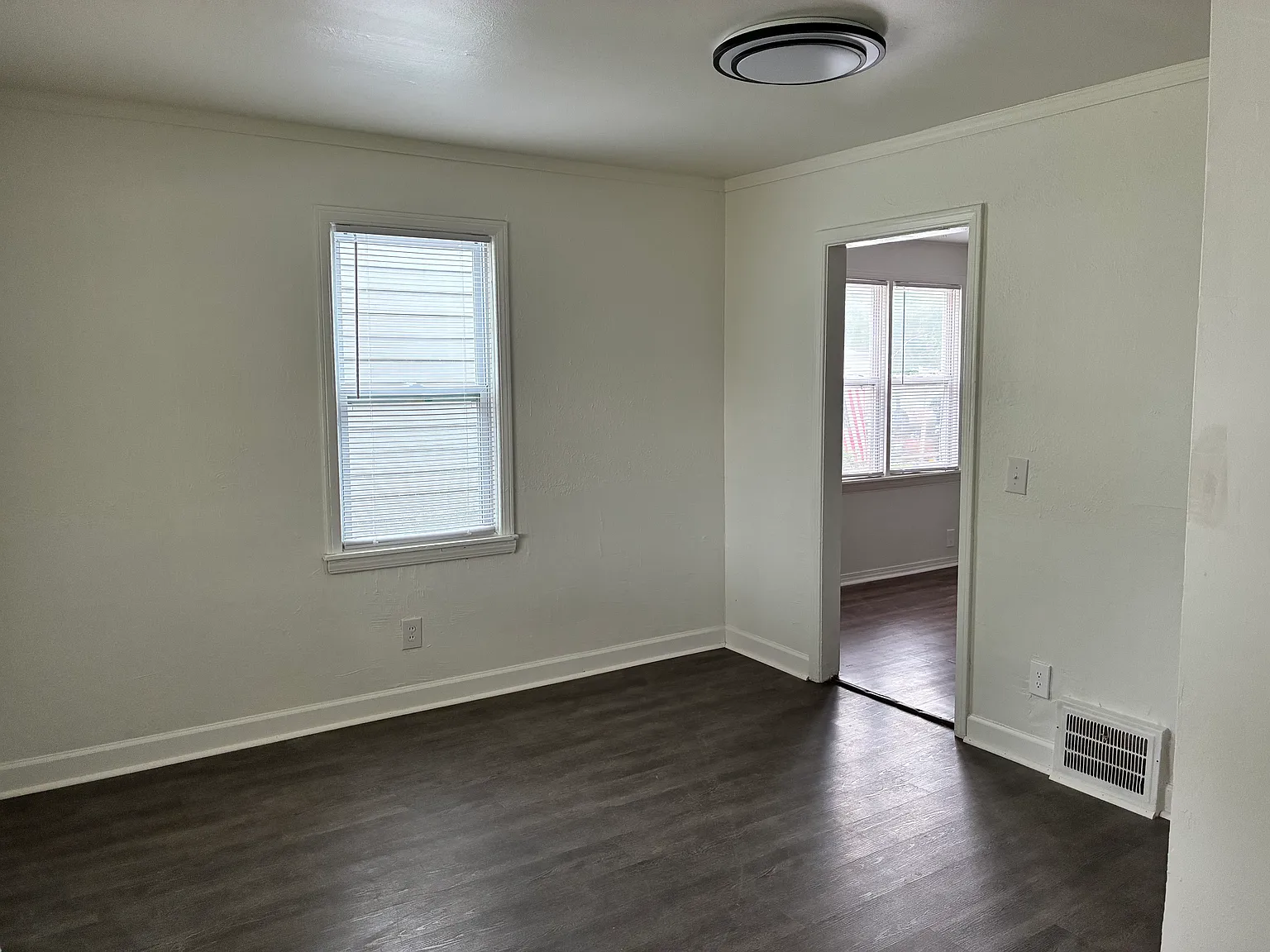2 bed, 1200 sqft, $1,300 — Photo 3