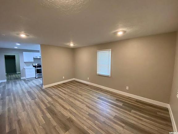 2nd image of 141 W Paxton Ave