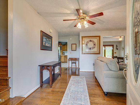 5th image of 122 Margo Dr