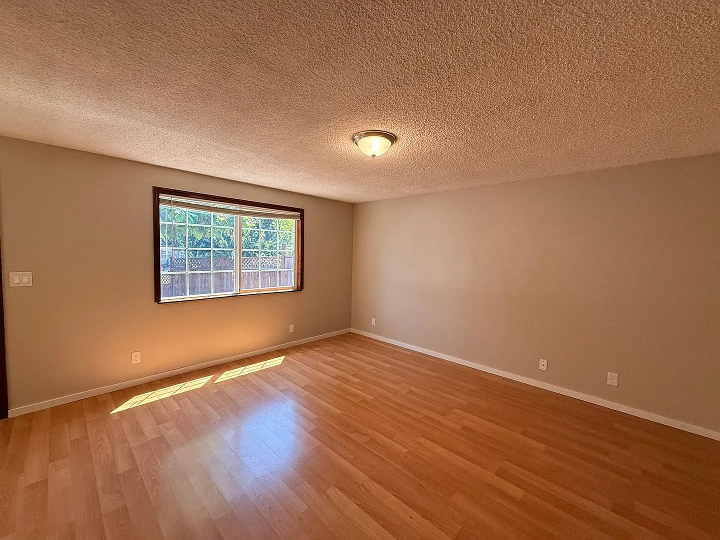 Three Bedroom On Large Lot — Photo 4