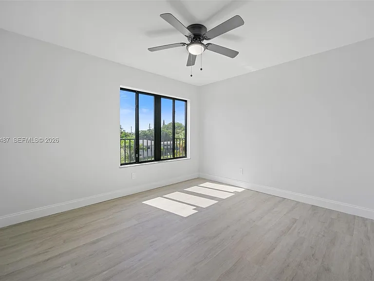 349 NW 40th St #203 — Photo 11