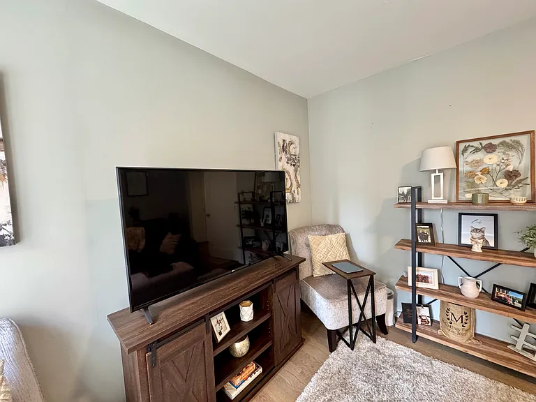 2022 W Division St #2B — Photo 12