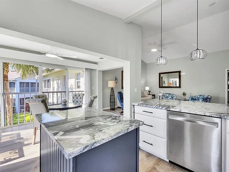 809 Montrose Dr #203 — Photo 10