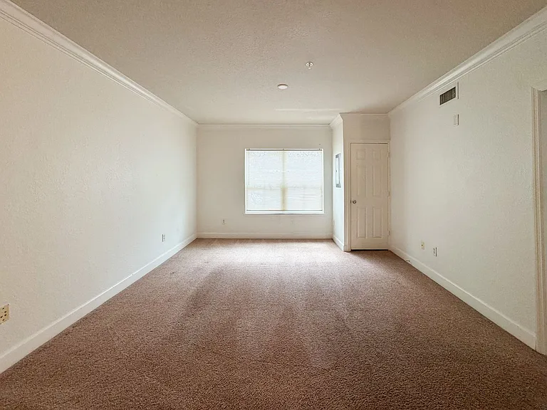 202 E South St #3047 — Photo 4