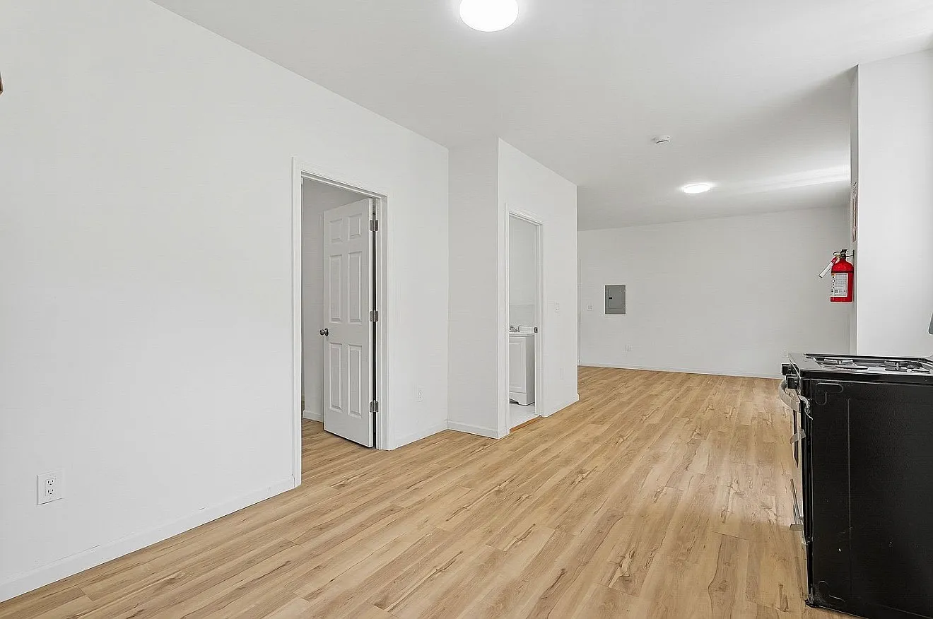3 bed, 1000 sqft, $2,650 — Photo 4