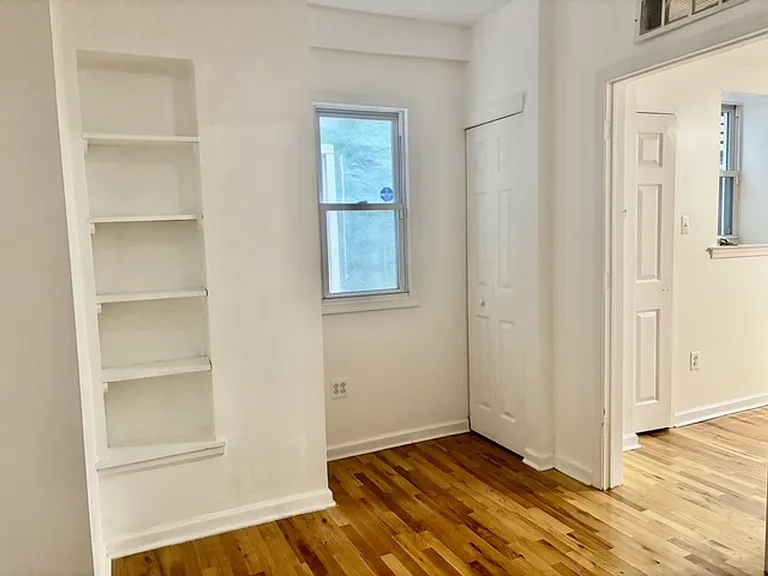 320 S 12th St — Photo 9