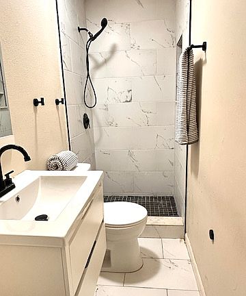 4th image of 2505 N Glen Ave #D