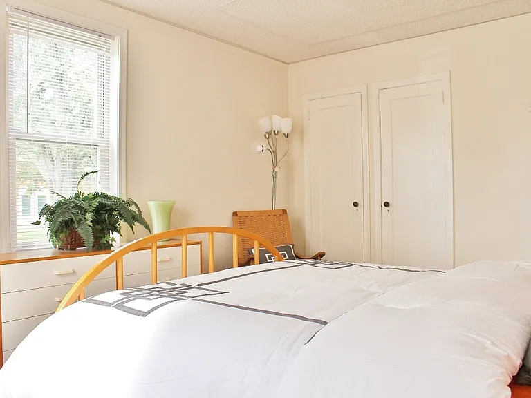 1 Oaks Ln #1 — Photo 3