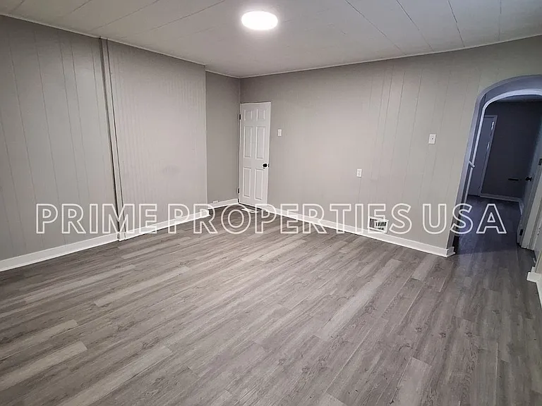 1219 Walnut St — Photo 3
