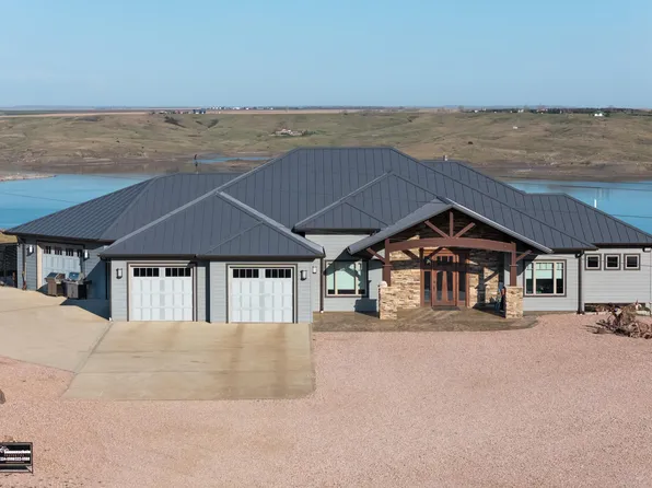 208 Fort Sully Trl, Pierre, SD 57501