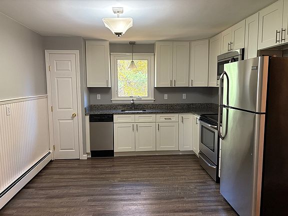 5th image of 1348 Main St APT 6