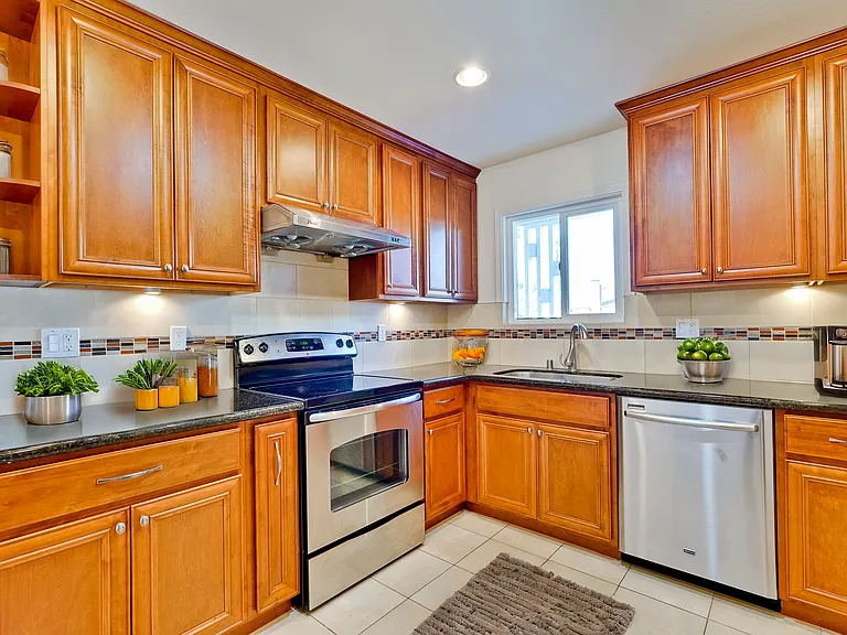 5150 Coco Palm Dr — Photo 3