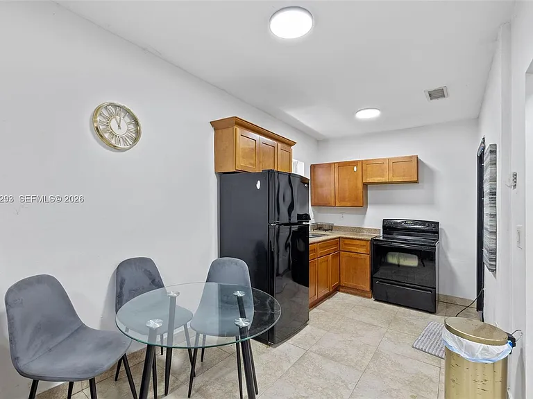 417 NE 26th St #5 — Photo 7