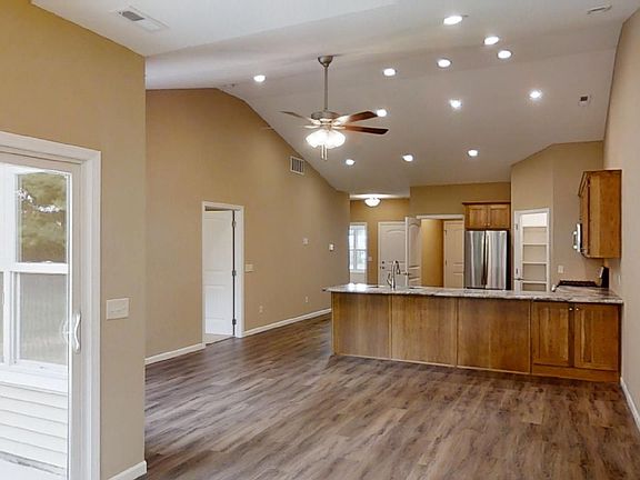 5th image of 114 N Park Dr Unit 1