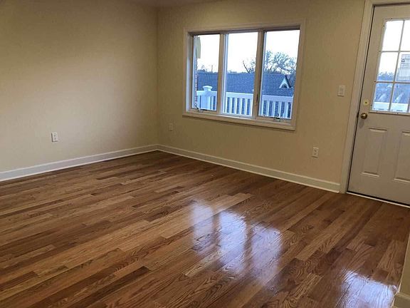 5th image of 1524 Murray St #1