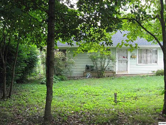 3rd image of 2737 Lay Ave