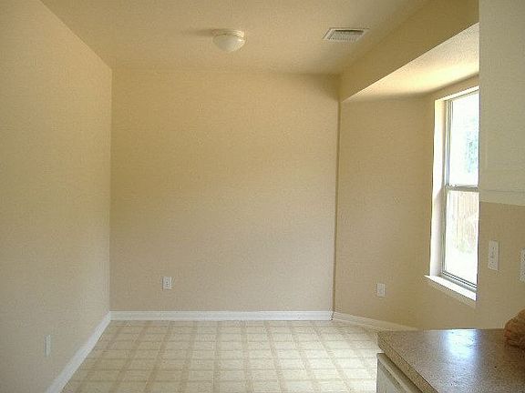 Breakfast nook with bay window
