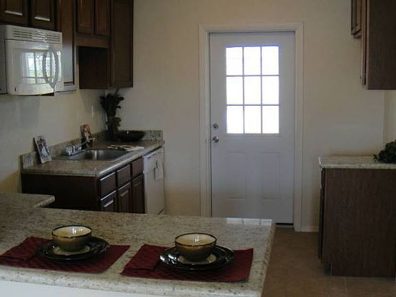 3rd image of 4526 W Clarendon Ave