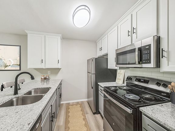 Elevate your lifestyle at Eagle Rock Apartments at Columbia. Enjoy modern kitchens equipped with stainless steel appliances and elegant finishes. Find your perfect home today and enjoy a vibrant community atmosphere. Schedule a tour now!